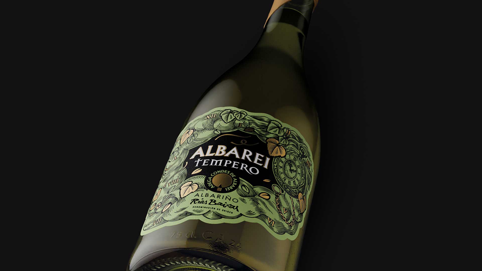 detalle frontal de la botella condes tempero albariño rías baixas con etiqueta verde y elementos ornamentales