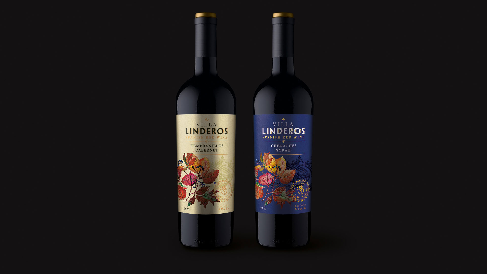 dos botellas de vino villa linderos con etiquetas ilustradas en tonos crema y azul